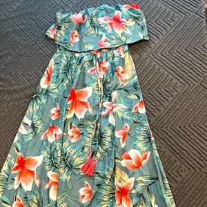 NWOT—Strapless Maxi Floral Flowy Dress